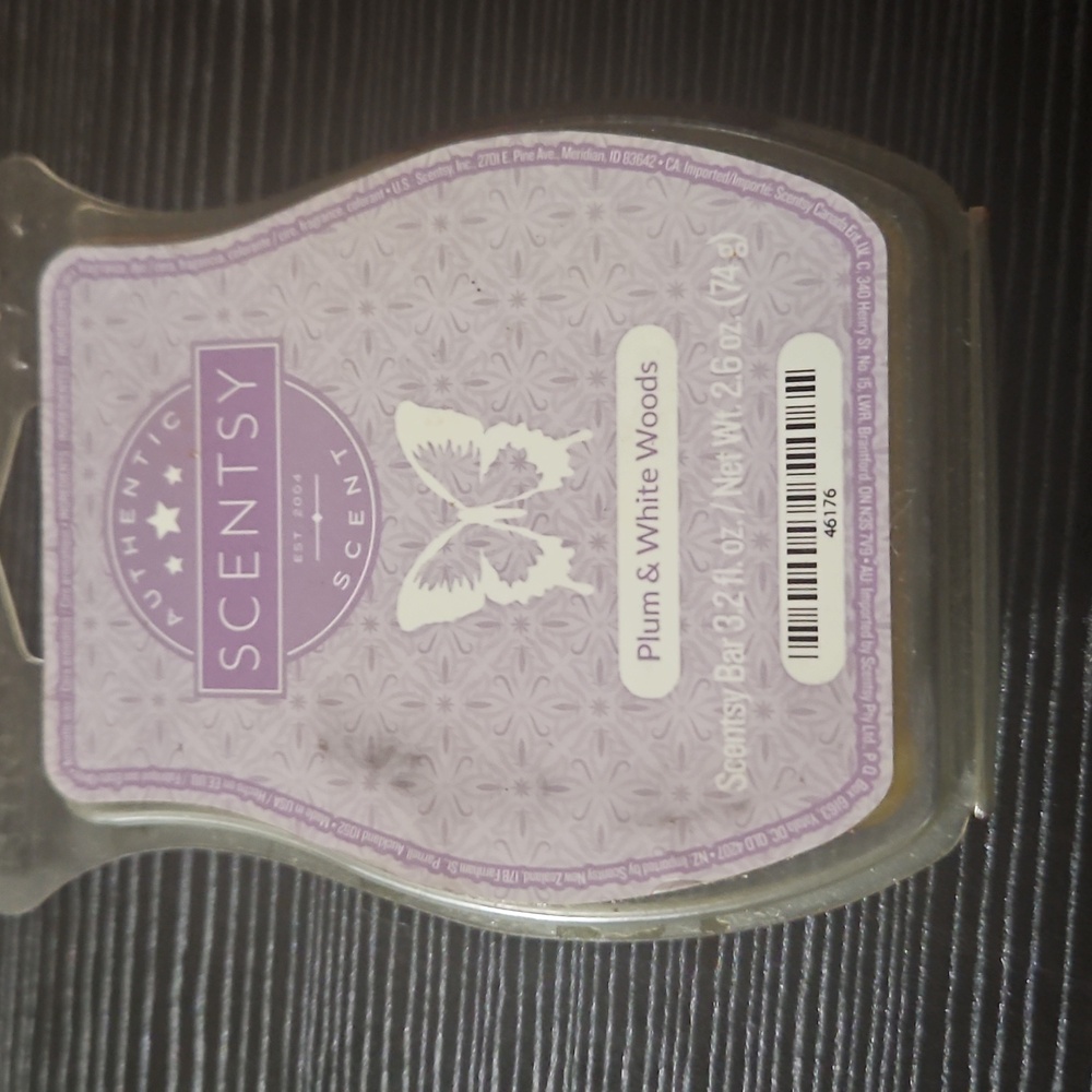 Plum And White Woods scentsy wax bar